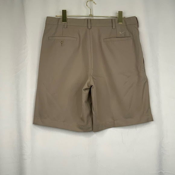 Nike Golf // Men’s Khaki Pleated Shorts, 34 M - Picture 2 of 3